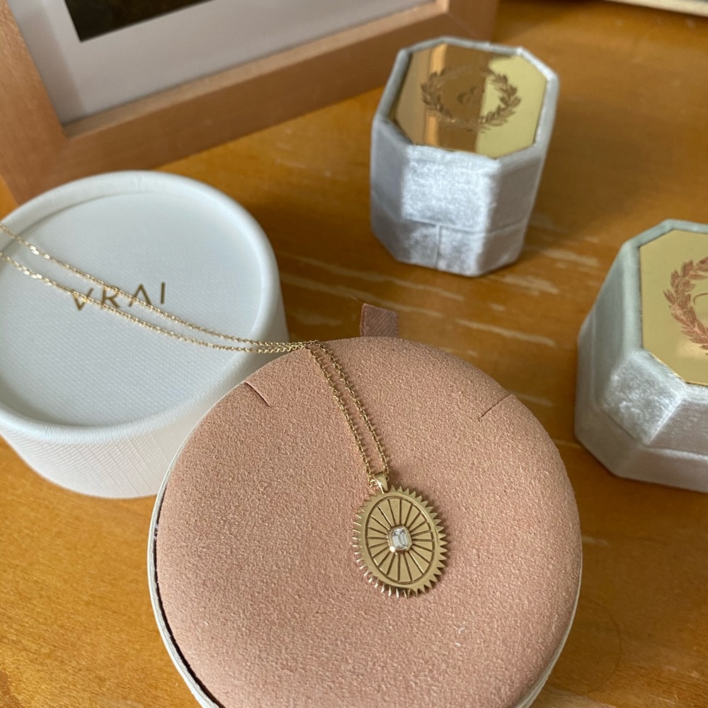 Vrai Inner Light Medallion Necklace 14k Yellow Gold 🍯